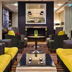 Отель Hampton By Hilton Luton Airport